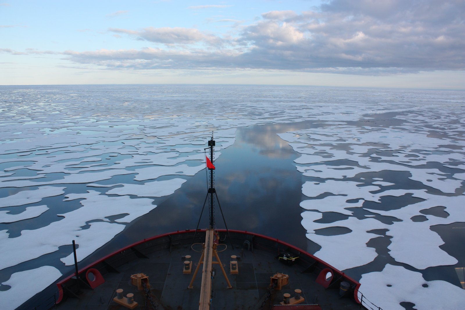 Shell Drill Rig Headed for Alaska Despite Lacking Permits