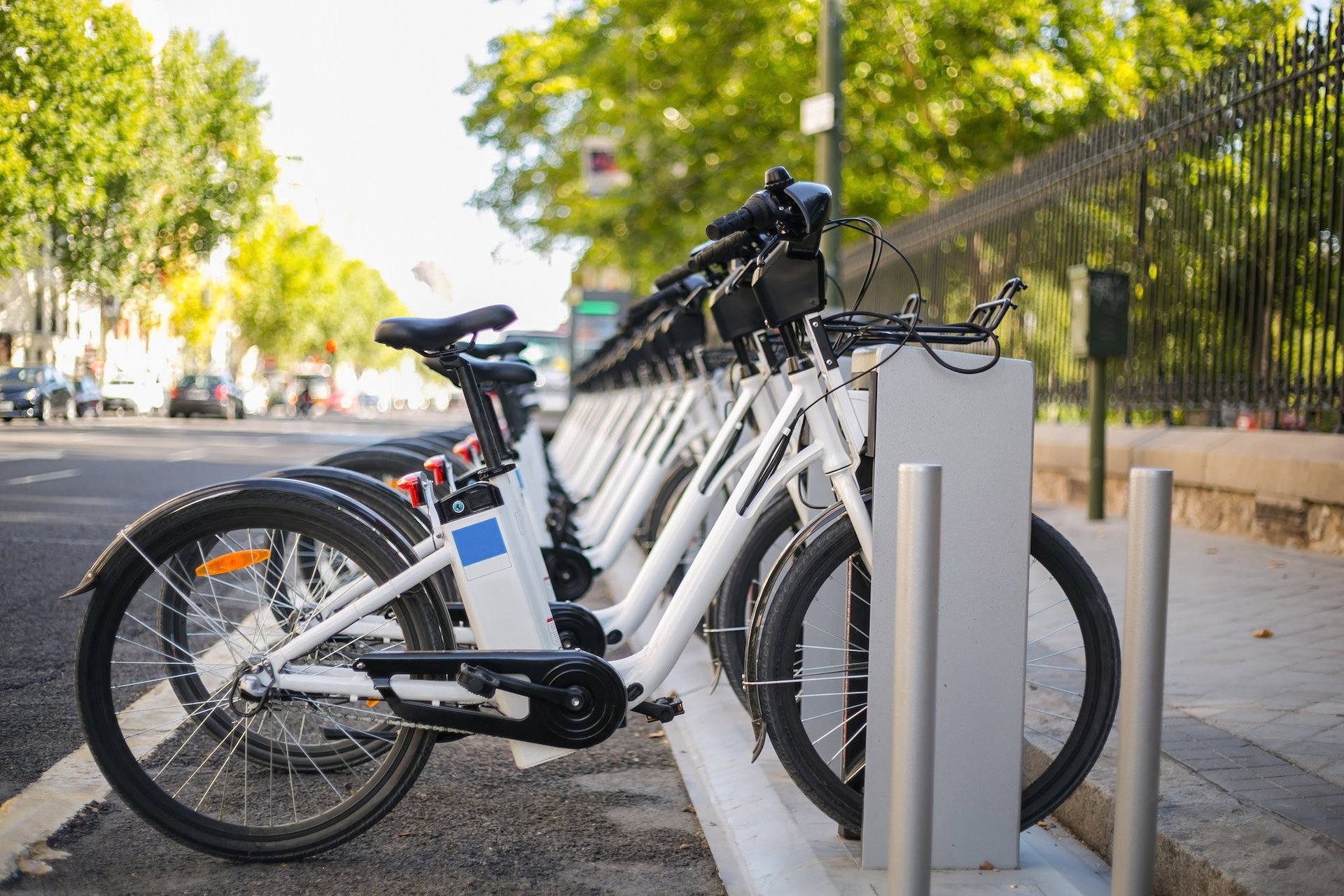 Eco-friendly electric bike creates new option for city commuters