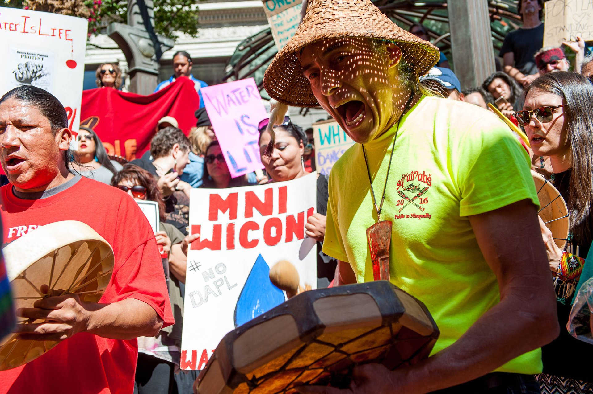 Dakota Access oil pipeline asks court for permission to proceed