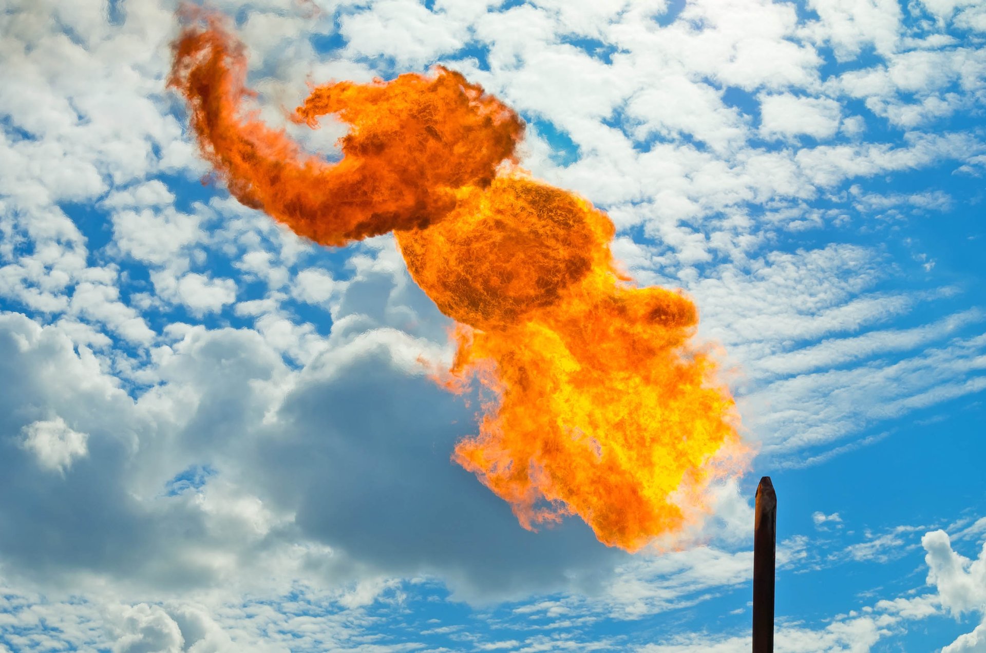 Obama issues rule to limit 'gas flaring' at oil and gas drilling sites