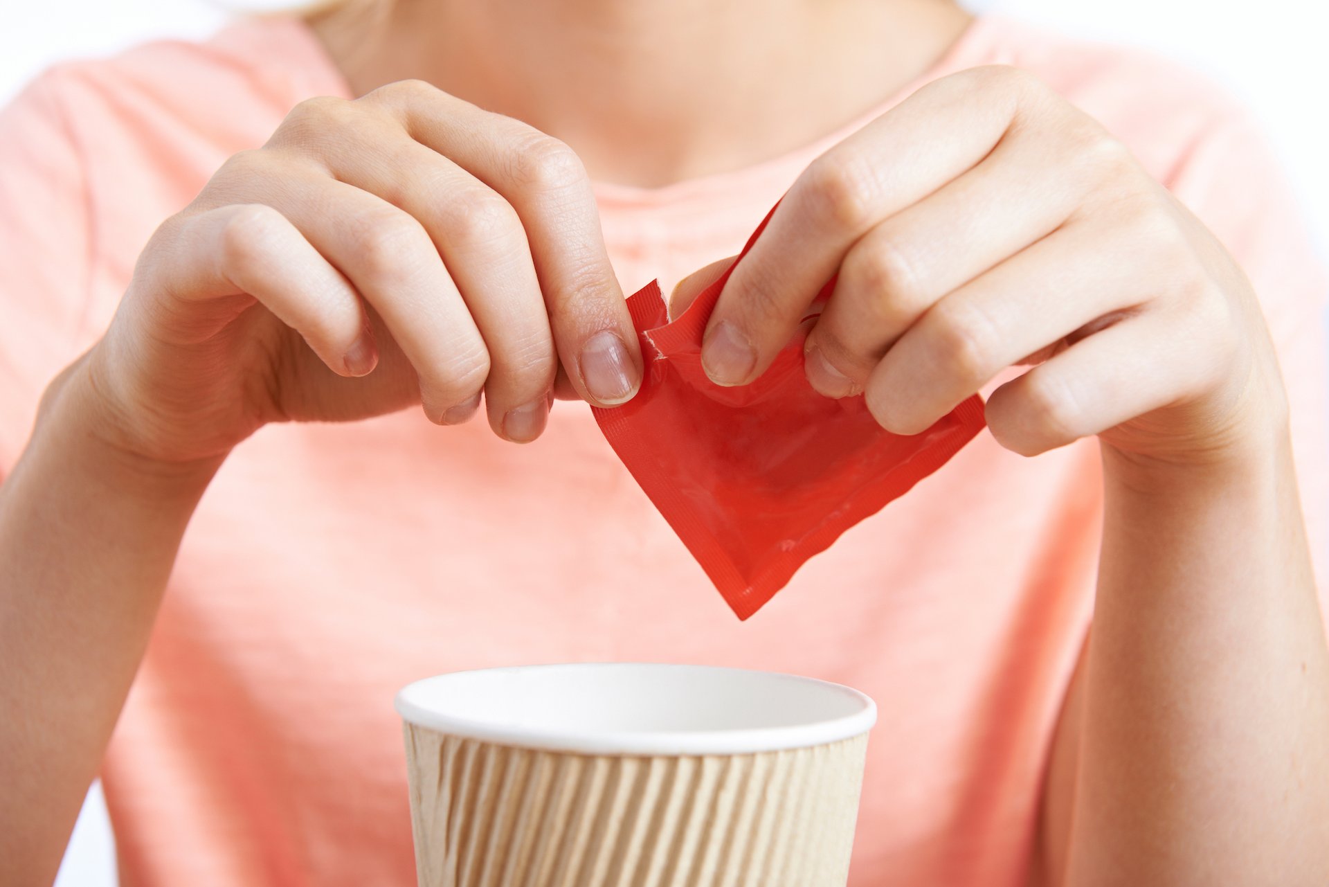Can artificial sweeteners be an effective fly insecticide?