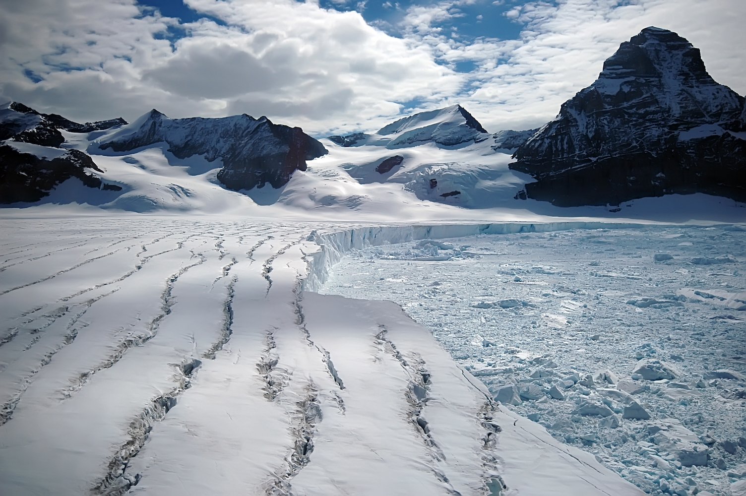 Warm southern winds are weakening Antarctic ice shelves