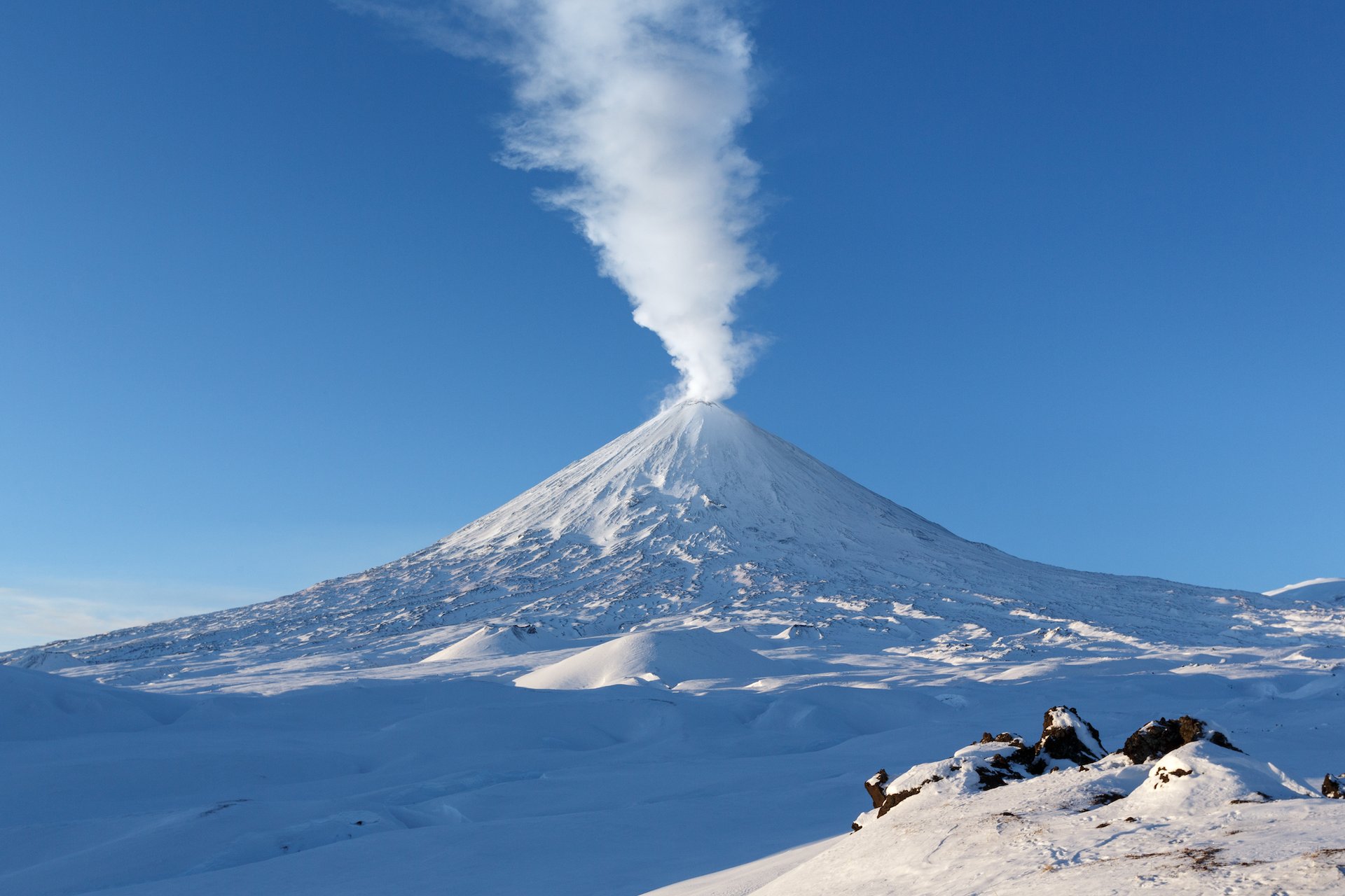 How aerosols emitted from volcanoes can cool the climate