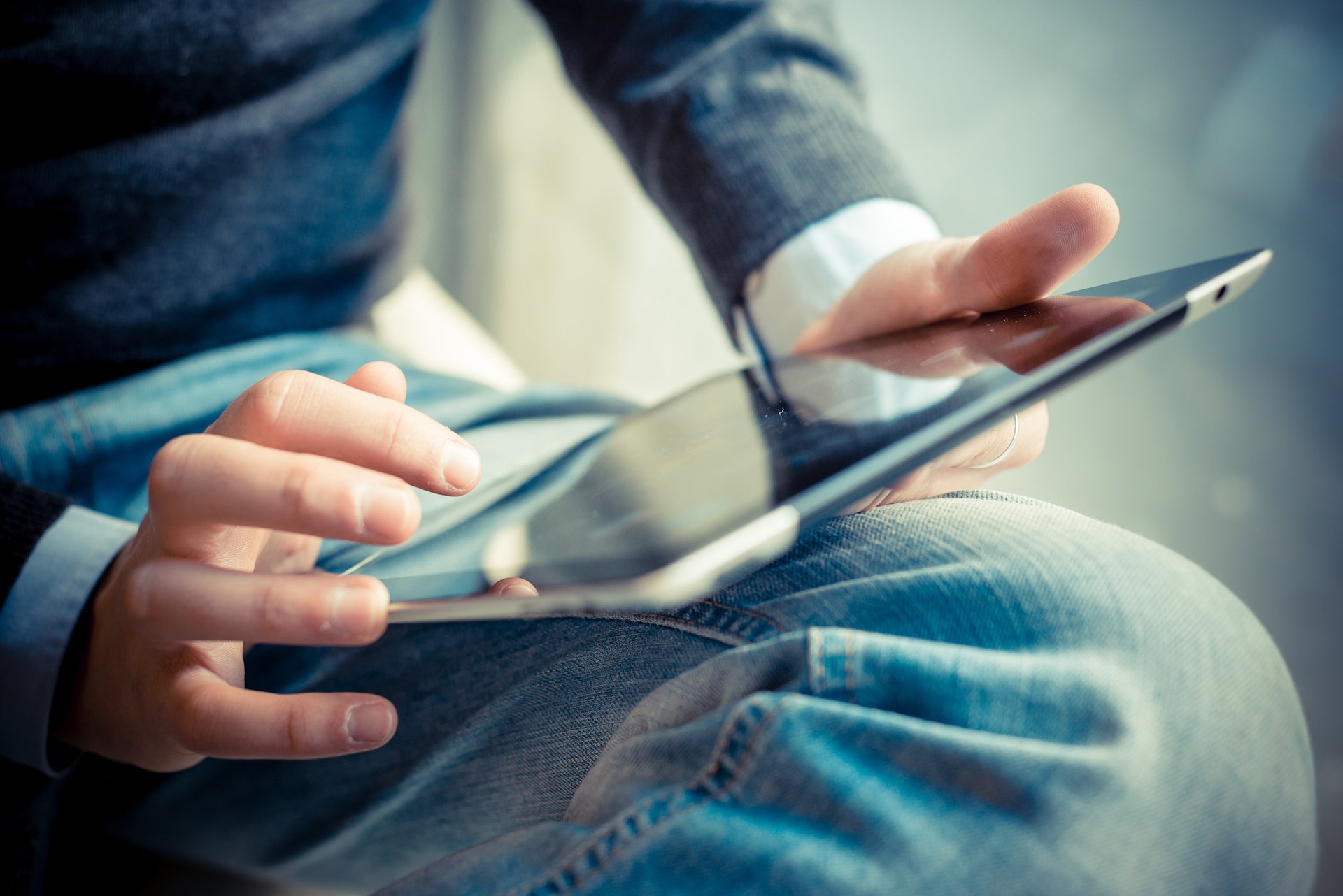 New coating for mobile screens make it easier to read outside