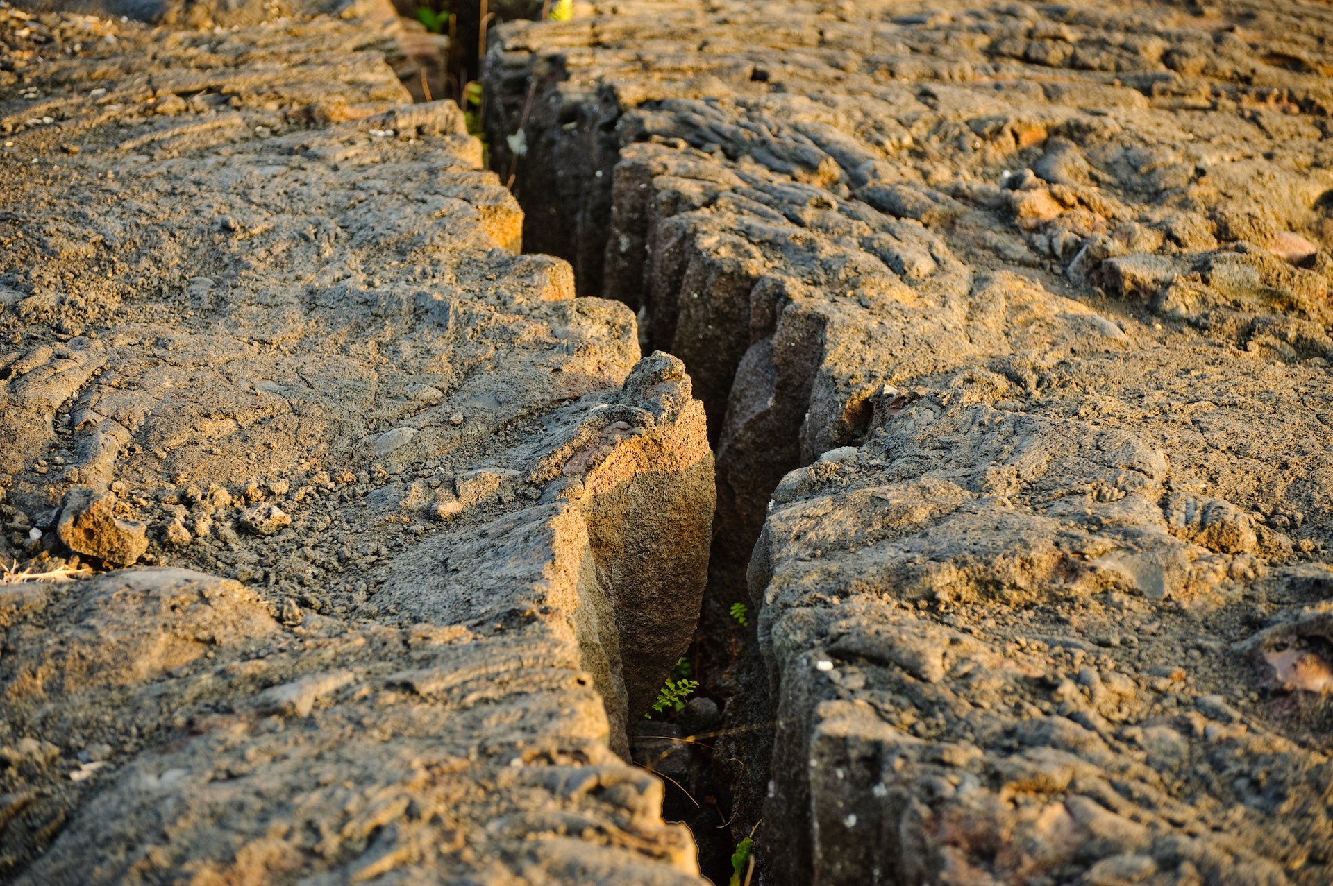 How strike-slip faults form and lead to earthquakes