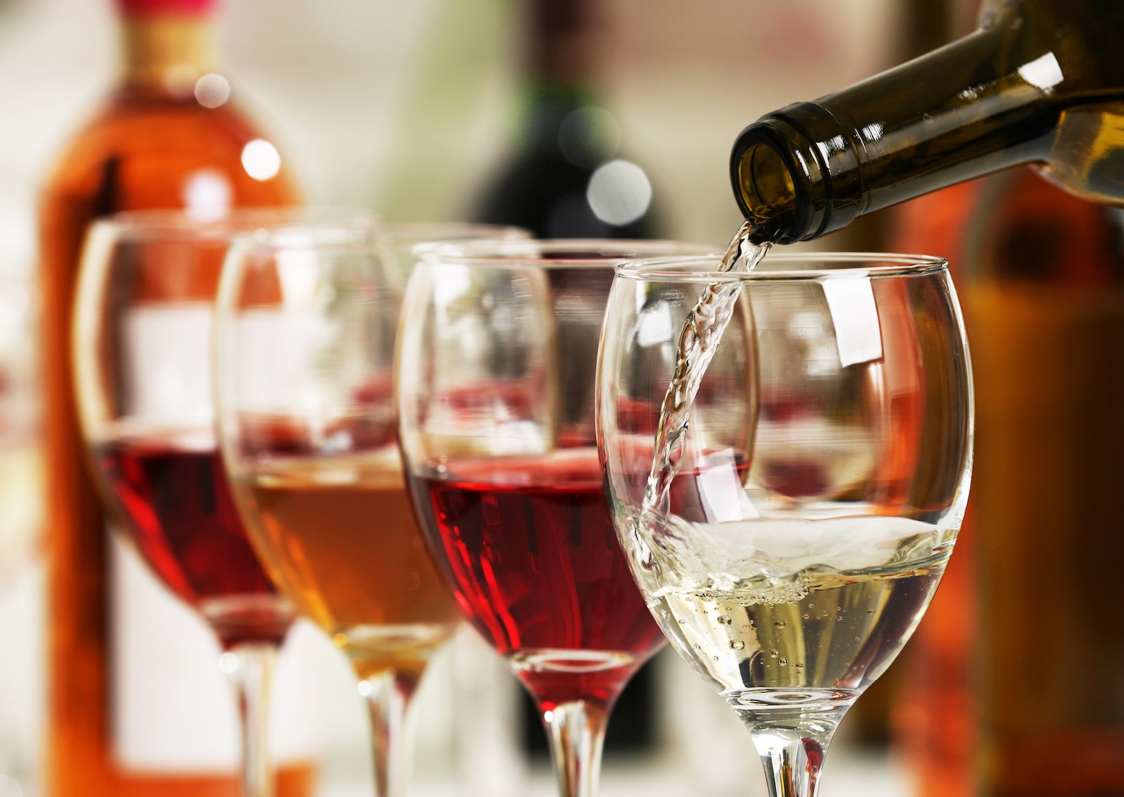 Cork vs. screw cap: which wine tastes better?