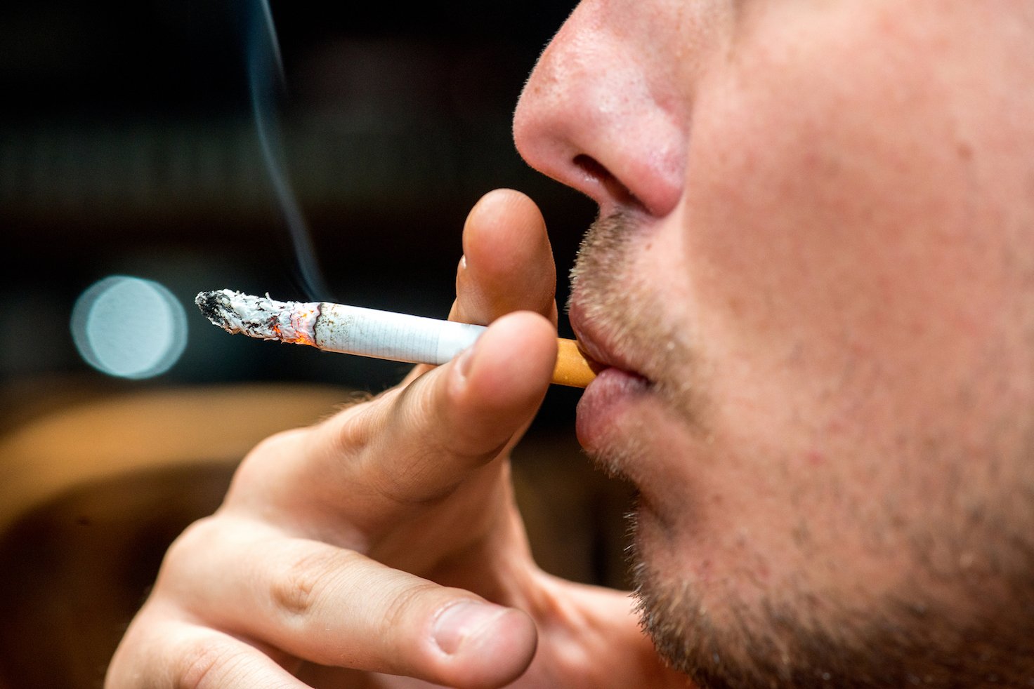 Which groups of people are still smoking?