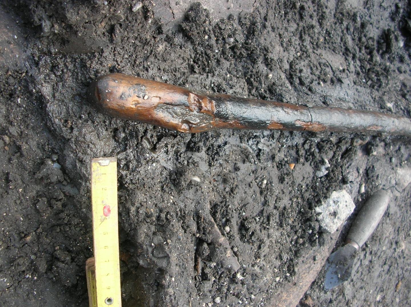 Neanderthals made wooden tools using fire