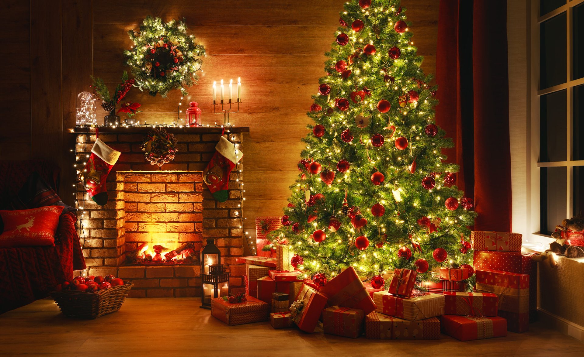 The world’s thinnest Christmas tree has the size of an atom