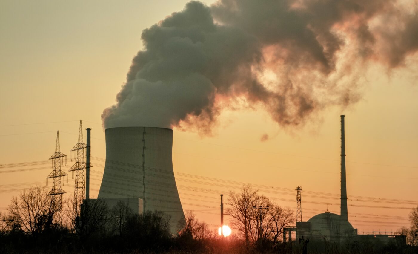 Airborne pollutants amplify the effects of climate change