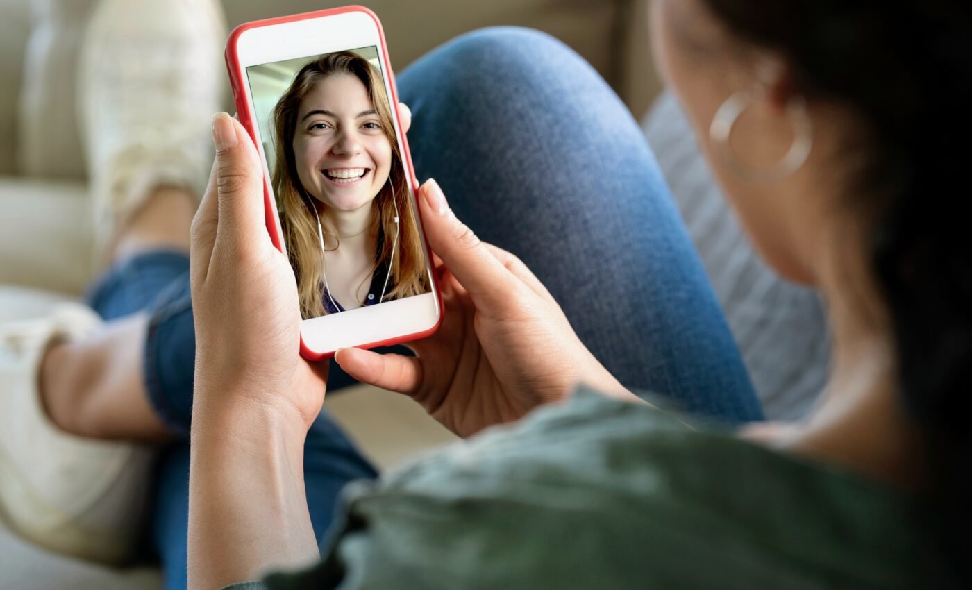 One daily conversation with a friend can boost wellbeing