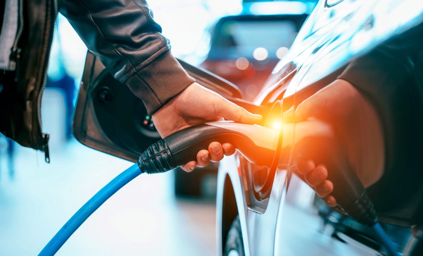 Thermal cloak keeps electric vehicles cool in the summer, warm in winter