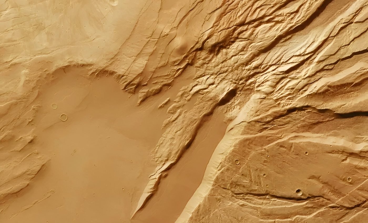 Split personality of Mars revealed in its striking features