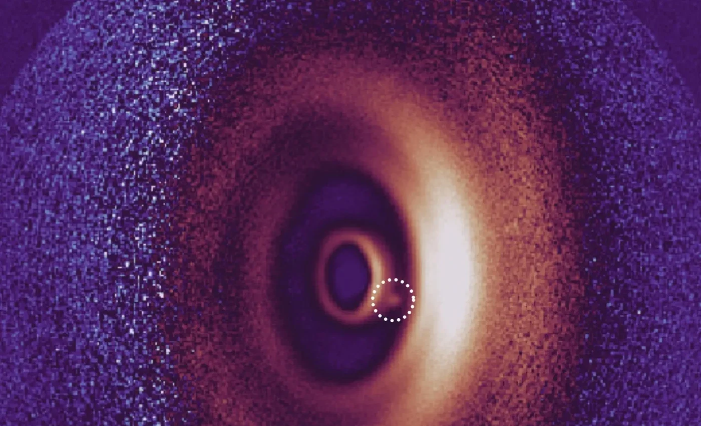 Newborn planet captured in the early stages after birth